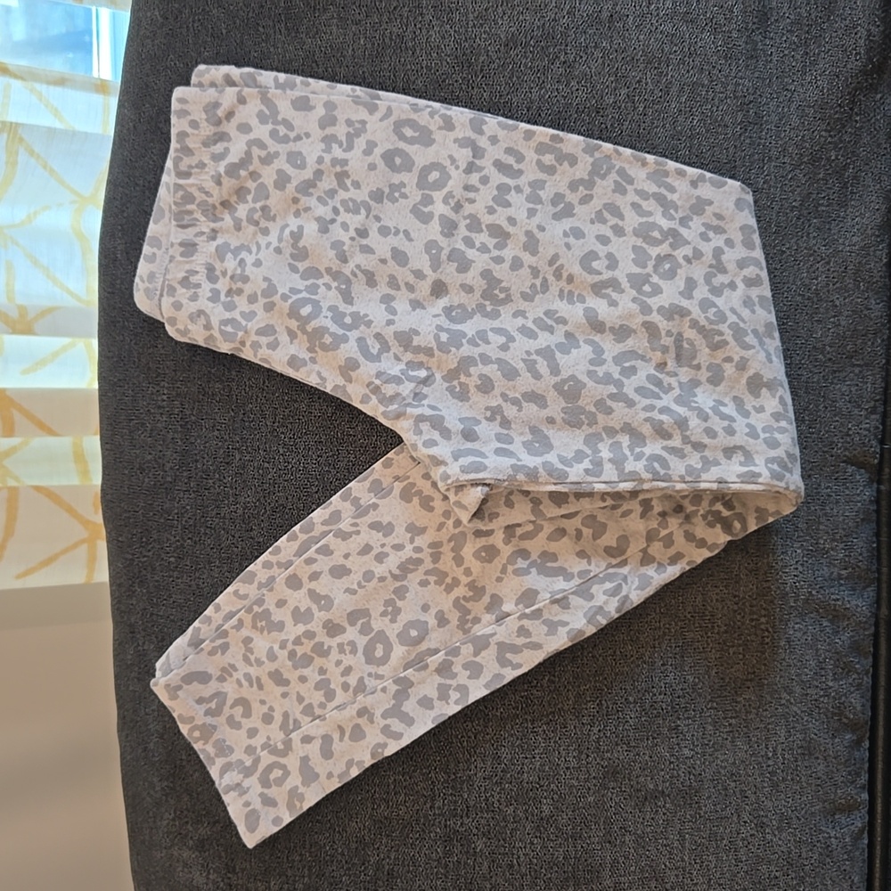 Girls cheetah leggings gray size L plus like new